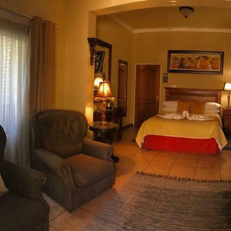 יוהנסבורג Le Cozmo Guesthouse מראה חיצוני תמונה