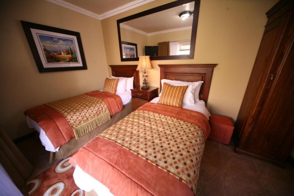 יוהנסבורג Le Cozmo Guesthouse מראה חיצוני תמונה
