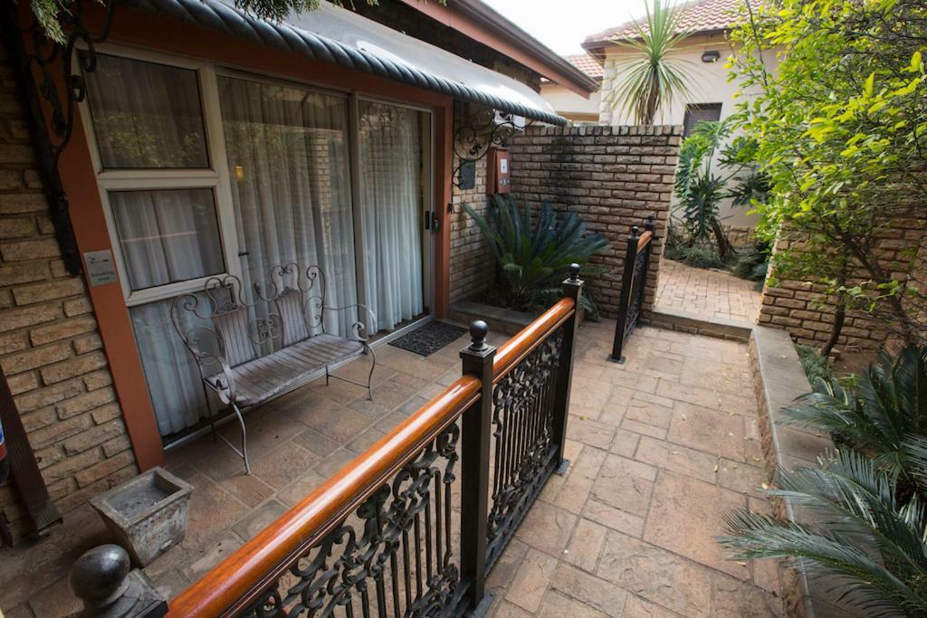 יוהנסבורג Le Cozmo Guesthouse מראה חיצוני תמונה
